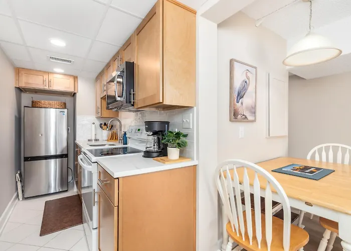 Holiday home Modern 1br Oasis With Pool & Easy Access