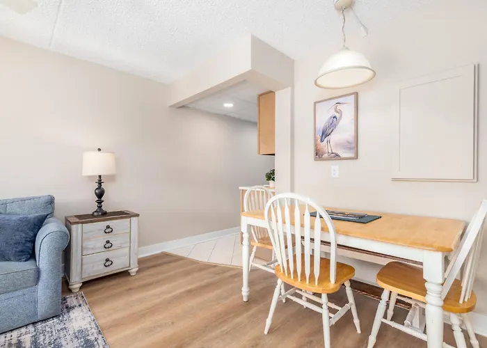 Modern 1br Oasis With Pool & Easy Access Holiday home *