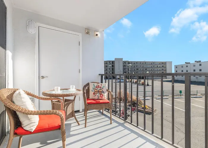 Modern 1br Oasis With Pool & Easy Access Holiday home
